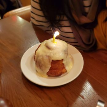 Beatrix - Cinnamon Roll - Coffee & Tea Near Me - Oak Brook, Illinois