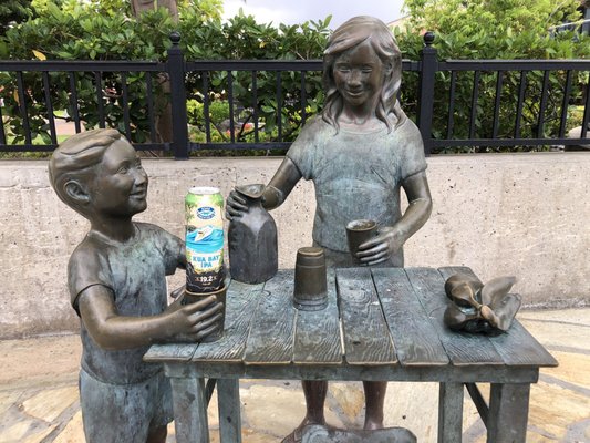 Queens' Marketplace by null