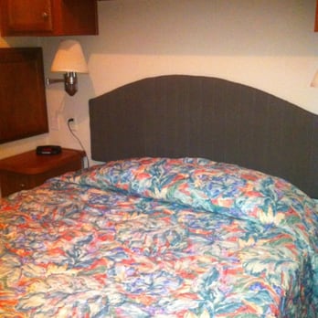 Encore Tropical Palms - standard cottage bedroom - RV Parks Near Me - Kissimmee, Florida
