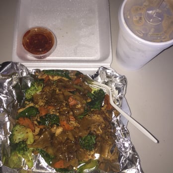 Elephant Cafe - Pad See Ew to go + Thai Iced Coffee - Thai Near Me - Lake Forest, California