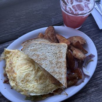 Eagle Cafe - California Omelet with Home Potatoes and Sourdough Toast - New American Near Me - San Francisco, California Eagle Cafe - California Omelet with Home Potatoes and Sourdough Toast - New American Near Me - San Francisco, California