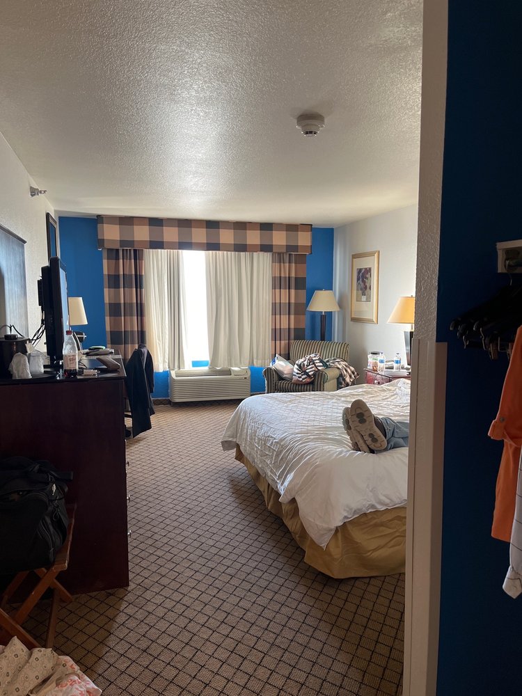 HOLIDAY INN EXPRESS & SUITES CHILDRESS Updated October 2024 37