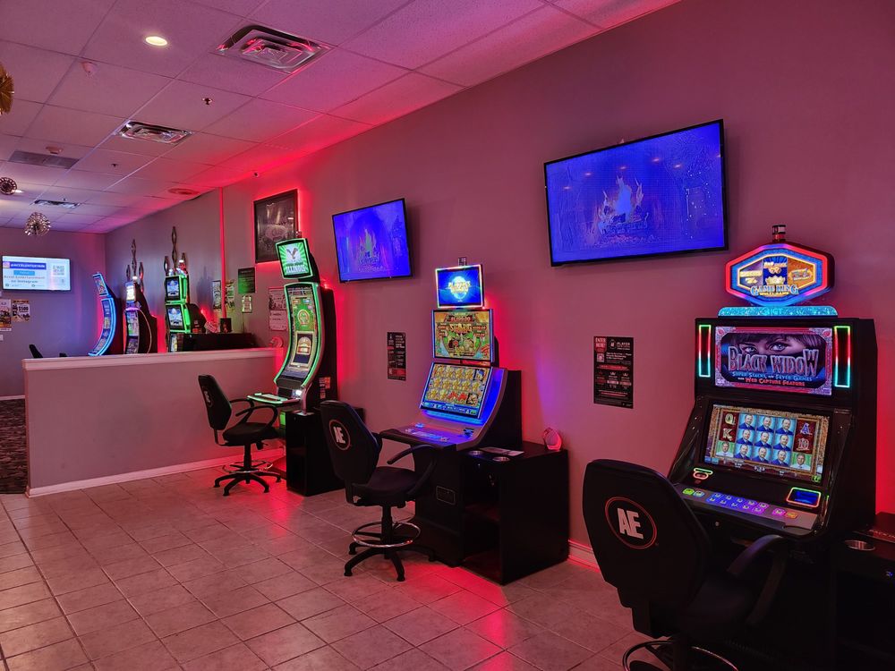 Kiki's Gaming Lounge Logo