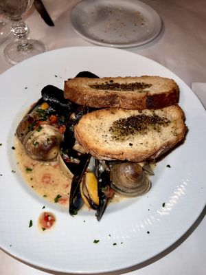 Gratzzi Italian Grille by null