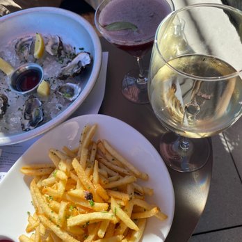 The Rooftop - Truffle fries and oysters - New American Near Me - Healdsburg, California The Rooftop - Truffle fries and oysters - New American Near Me - Healdsburg, California