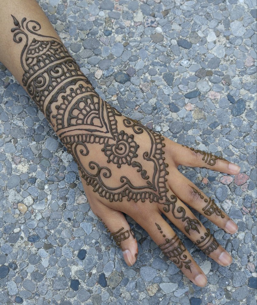 Henna Hues Logo