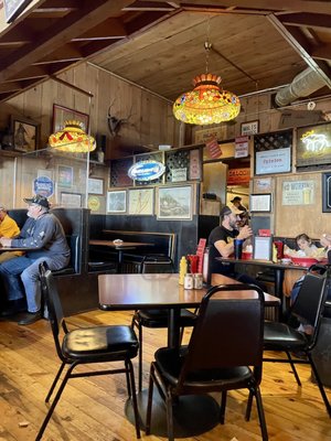 Palace | Restaurant & Saloon by null