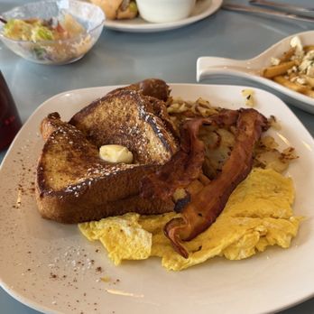 Skylark Diner - Diners Near Me - Edison, New Jersey Skylark Diner - Diners Near Me - Edison, New Jersey