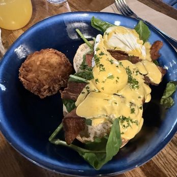 Bear Bear - Eggs Benny - Breakfast & Brunch Near Me - Leavenworth, Washington