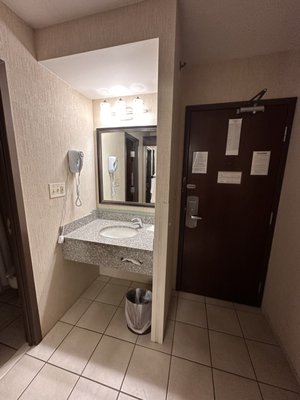 HOTEL LOTUS - 3830 Blue Ridge Cutoff, Kansas City, Missouri - Hotels
