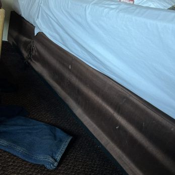 E-Z 8 Motel - Phoenix - Bed frame & covers... so gross. - Hotels Near Me - Phoenix, Arizona