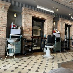 Barber & Booze - Salon