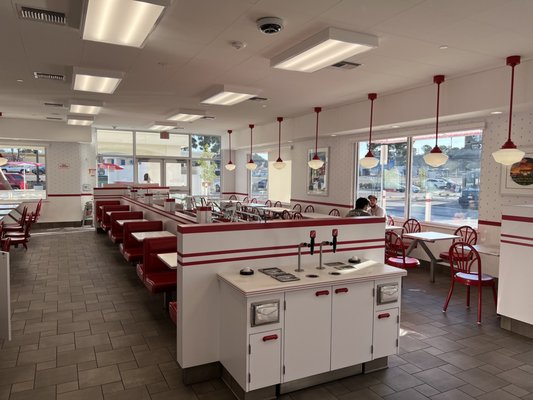 In-N-Out Burger by null