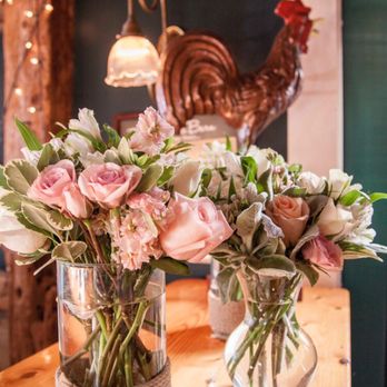 Moonset Farm - Beautiful centerpieces by Jackie - Florists Near Me - Porter, Maine
