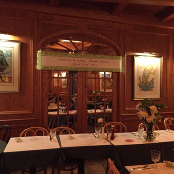 Donovan's Pub - Head table - Burgers Near Me - Woodside, New York