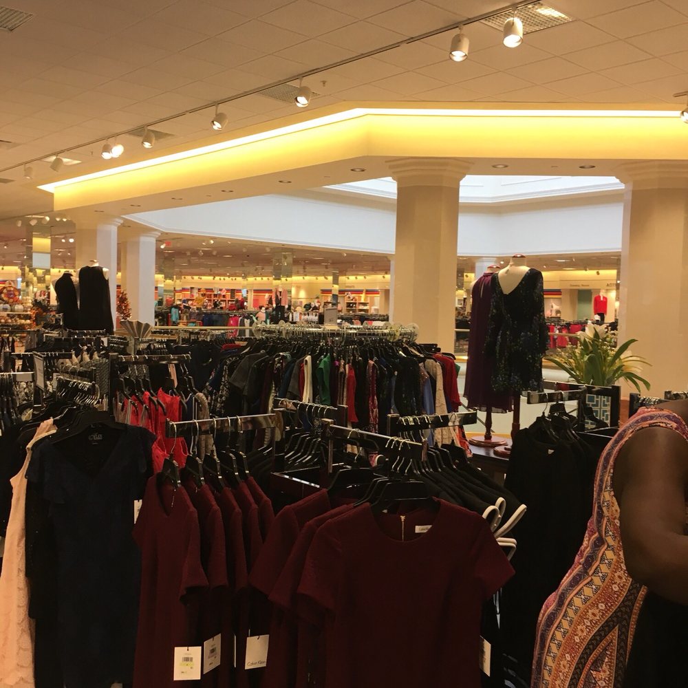 Von Maur The Greene - Accessories Near Me - Beavercreek, Ohio Von Maur The Greene - Accessories Near Me - Beavercreek, Ohio