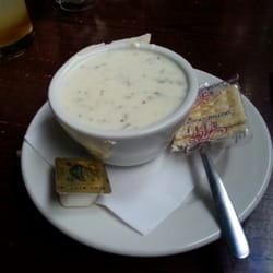 Mulligan's Bar & Grill - Clam chowder - yum!