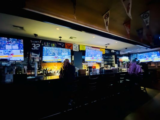 Dalton's Bar & Grill by null