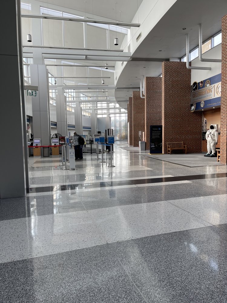 NEWPORT NEWSWILLIAMSBURG AIRPORT Updated September 2024 103 Photos