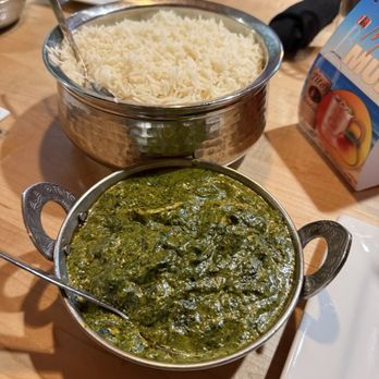 Curry Corner - Chicken SAAG (SPINACH) - Indian Near Me - Minneapolis, Minnesota Curry Corner - Chicken SAAG (SPINACH) - Indian Near Me - Minneapolis, Minnesota
