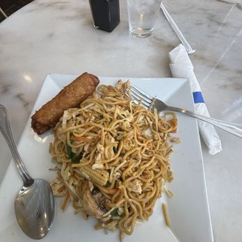 Thai Select - L5. Lo-mein Chicken Lunch Special - Egg Roll - Thai Near Me - Fort Worth, Texas