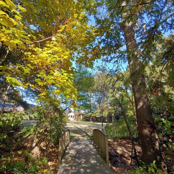 Dixon Gallery & Gardens - Museums Near Me - Memphis, Tennessee