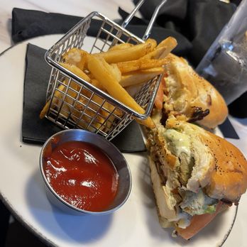 Harvey's - Grilled Chicken Avocado BLT - Breakfast & Brunch Near Me - Kansas City, Missouri Harvey's - Grilled Chicken Avocado BLT - Breakfast & Brunch Near Me - Kansas City, Missouri