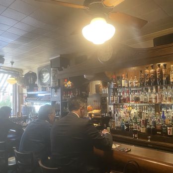 Arnolds Bar & Grill - Pubs Near Me - Cincinnati, Ohio