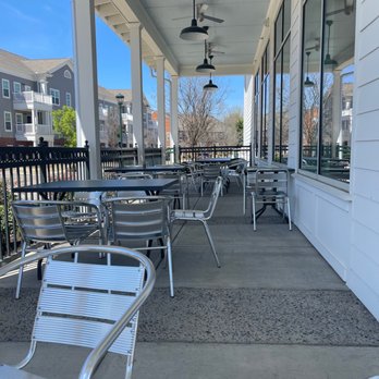 Cheffie's Cafe - tables and chairs outside - Salad Near Me - Collierville, Tennessee