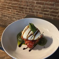 Tinto Tapas Restaurant & Wine Bar - Burrata al pomodoro