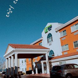 Holiday Inn Express & Suites - Hotel front entrance