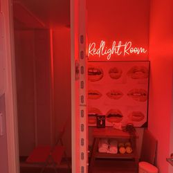 Salt Me Halotherapy - Red light therapy room