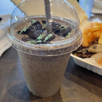 Philly Vegan - Chocolate Oreo Delight with Mint Oreos - Vegan Near Me - Richmond, Virginia