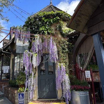 Daughter Thai Kitchen - Cute flower front! - Thai Near Me - Oakland, California Daughter Thai Kitchen - Cute flower front! - Thai Near Me - Oakland, California