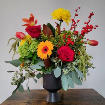 High Desert Florals - Medium Arrangement - Florists Near Me - Redmond, Oregon High Desert Florals - Medium Arrangement - Florists Near Me - Redmond, Oregon