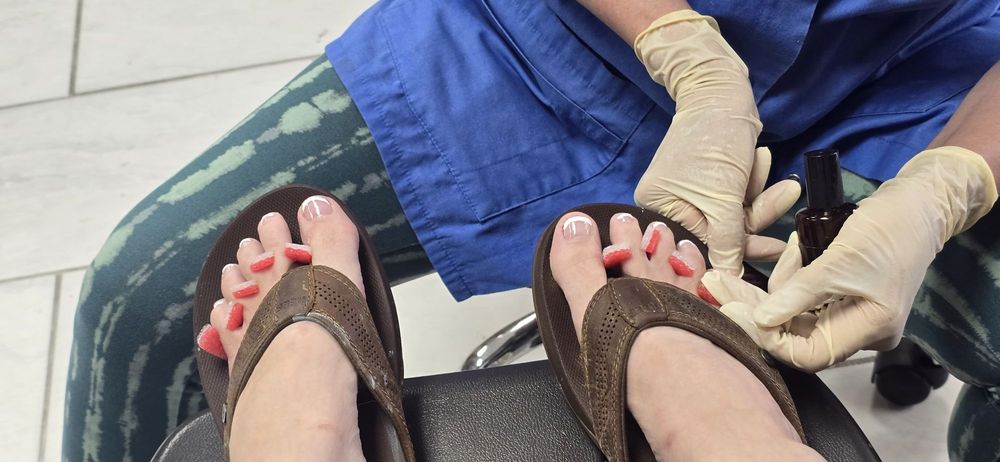 Pro Nails & Spa Logo