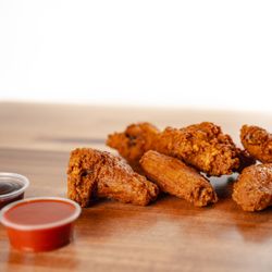 Halal House - Chicken wings with BBQ and Buffalo Sauce
