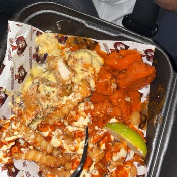 Ace of wingz - Parmesan garlic/buffalo 8pc Boneless Wings with Fries - Food Trucks Near Me - Phoenix, Arizona