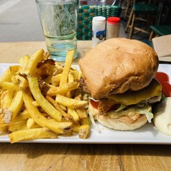 Cheeseburger simple 10€