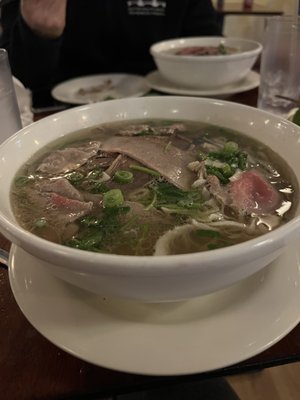 Le’s Vietnamese Restaurant by null