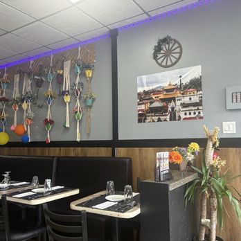 Nepal India Curry House - Dining area - Indian Near Me - Toronto, Ontario Nepal India Curry House - Dining area - Indian Near Me - Toronto, Ontario