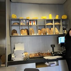 Retrobottega - Bread counter at the back