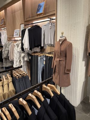 Aritzia by null