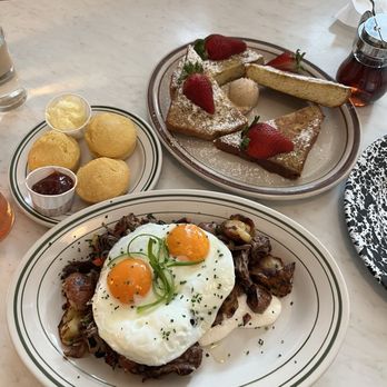 Honeypie Cafe - French toast Roast beef hash Corn meal biscuts - New American Near Me - Milwaukee, Wisconsin