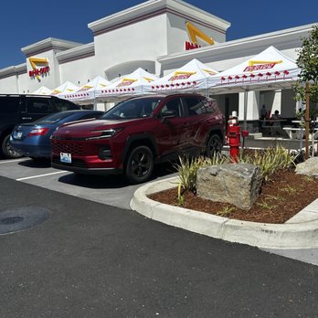 In-N-Out Burger - Outside - Fast Food Near Me - Hillsboro, Oregon In-N-Out Burger - Outside - Fast Food Near Me - Hillsboro, Oregon