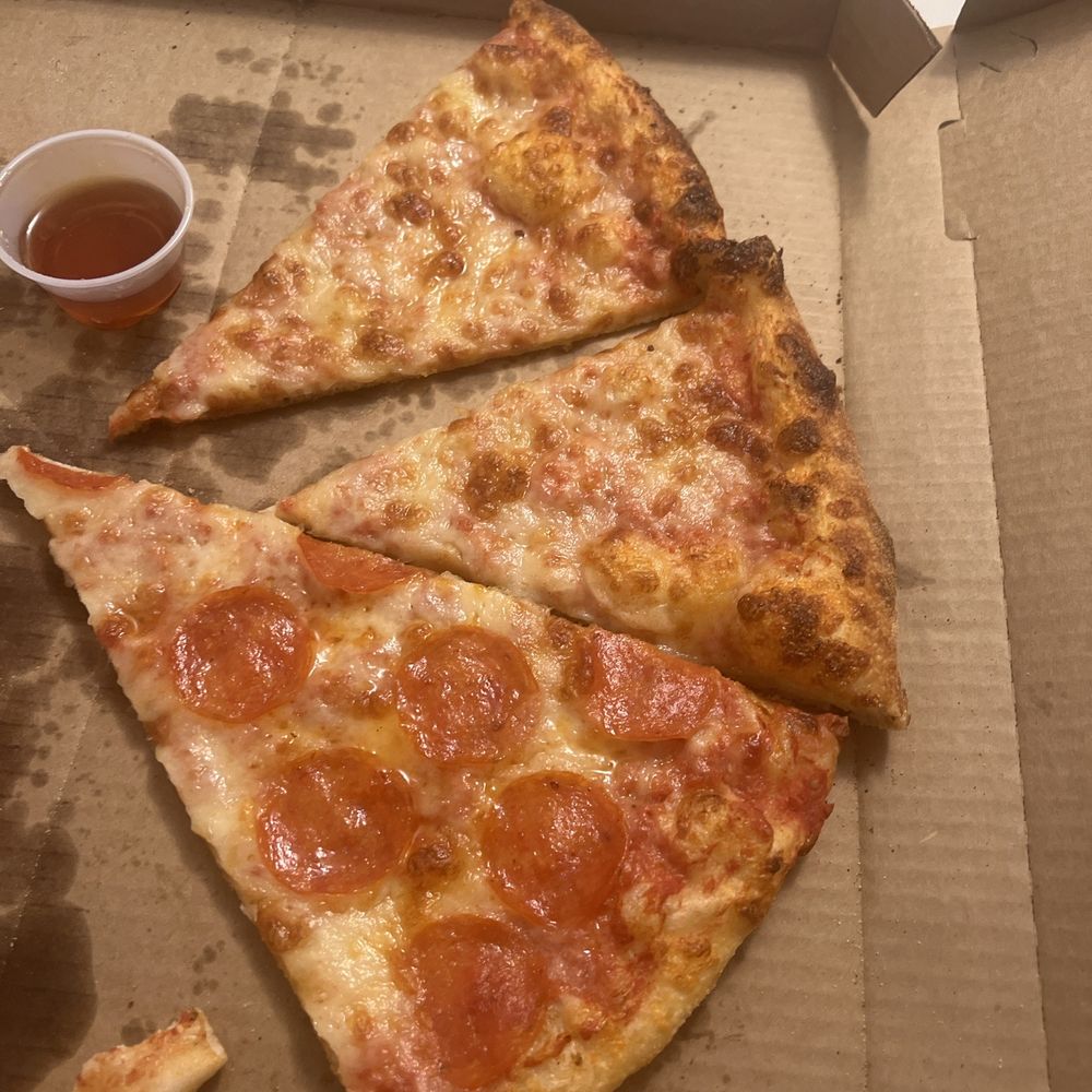 Makahoa Pizza - 1/3 cheese 1/2 pepperoni pizza! - Pizza Near Me - Kahuku, Hawaii Makahoa Pizza - 1/3 cheese 1/2 pepperoni pizza! - Pizza Near Me - Kahuku, Hawaii