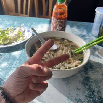 Pho Hoa Lao - Nothing but tendons, noodles & veggieS - Vietnamese Near Me - Oakland, California Pho Hoa Lao - Nothing but tendons, noodles & veggieS - Vietnamese Near Me - Oakland, California