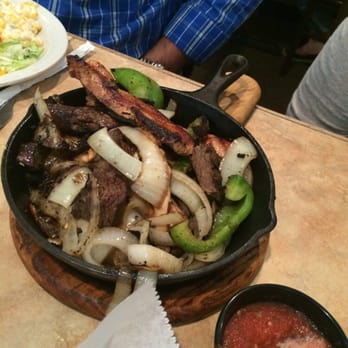 Alfredo's Mexican Cafe - Steak and chicken fajitas - Tex-Mex Near Me - Moore, Oklahoma
