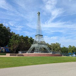 Eiffel Tower Park - Eiffel Tower Park, Paris TN