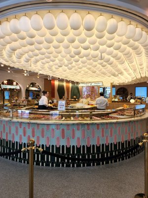 86Champs - L'Occitane x Pierre Hermé by null